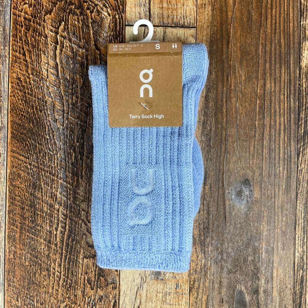 ON Cloud Unisex Small (W8-10.5/M7-9) Stratosphere Blue Terry High Mid-Calf Socks